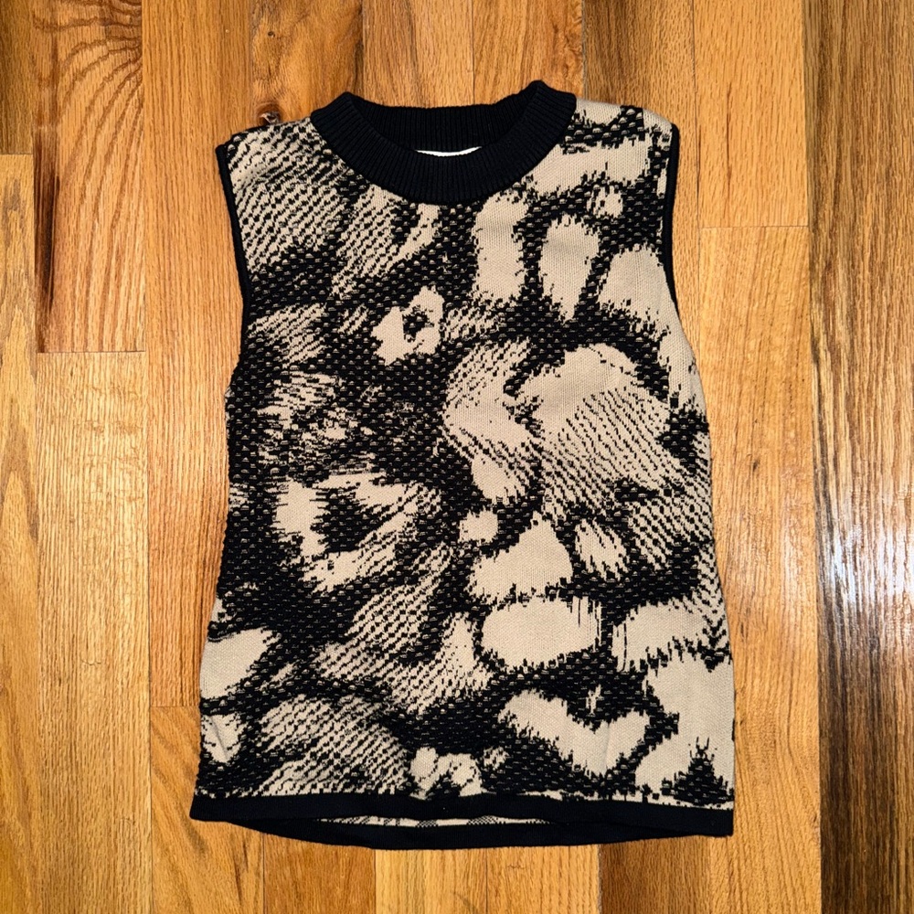DKNY Black and Cream Patterned Knit Top